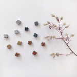 Kolory krzyżyków w elastycznych różańcach na palec